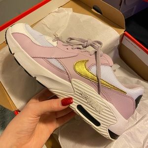 Nike Air Max Excee Nike women’s 8.5 or youth 7